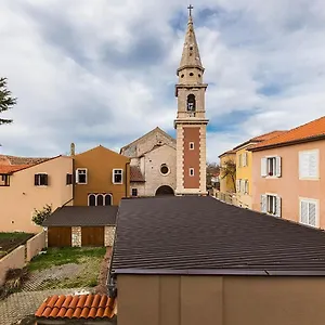  Apartment Forum 2br In Old Town Croatia