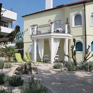 villa-mandolina-apartments.hotelinzadar.com/